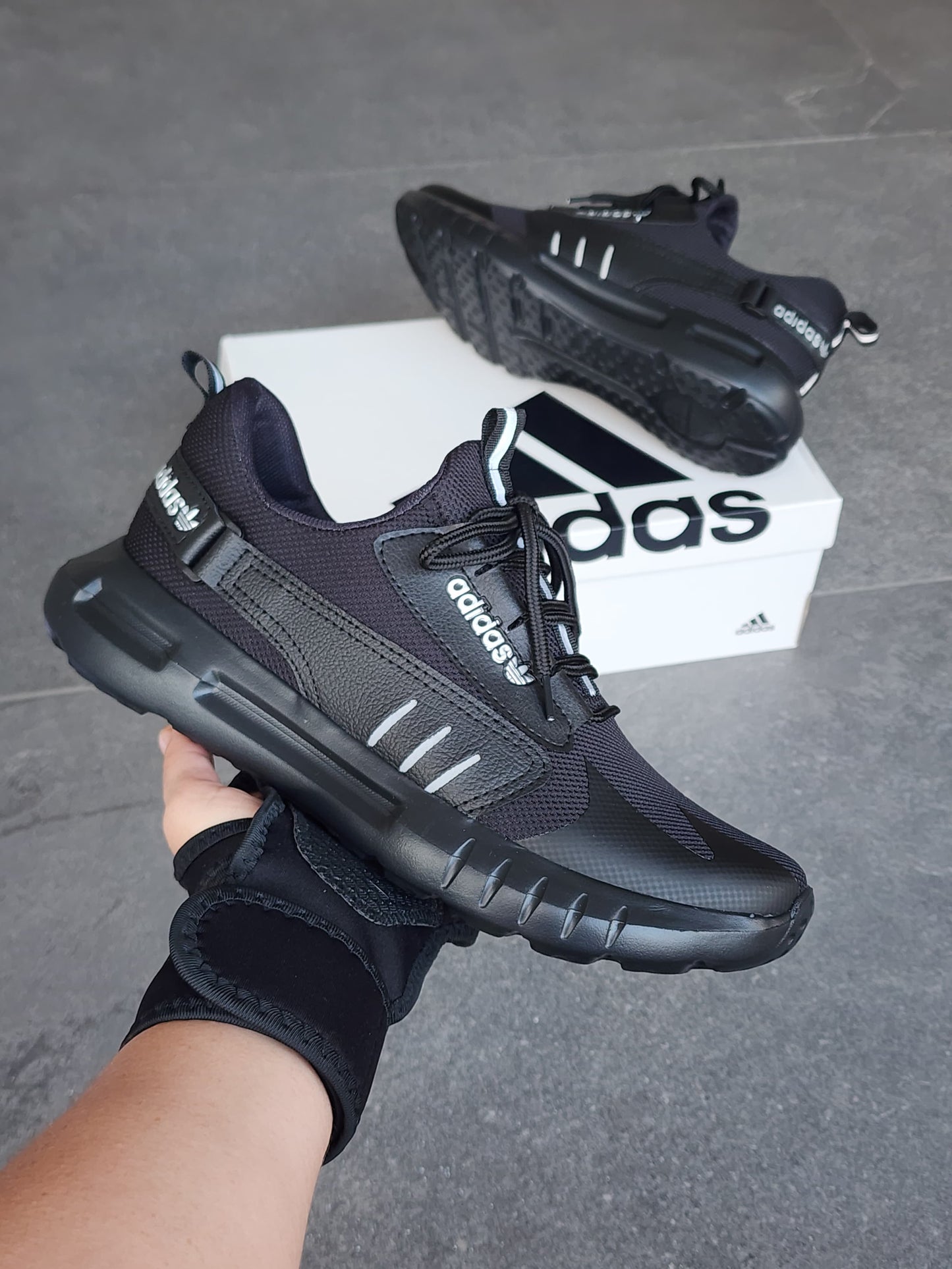 DEPORTIVO ULTRALIVIANO + Regalo 3 pares de Medias