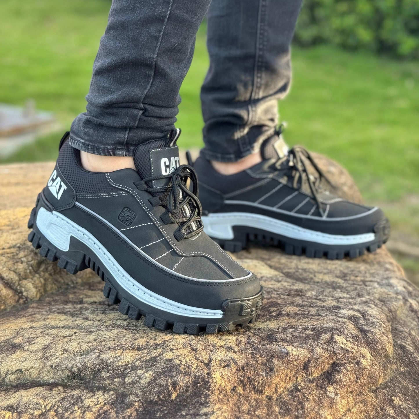 Caterpillar Intruder + Regalos 3 pares de Medias