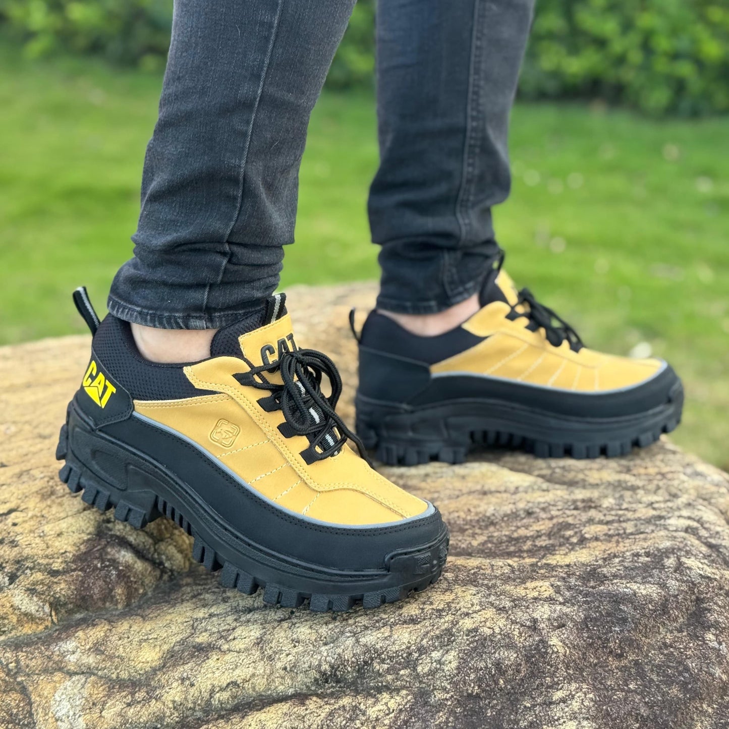 Caterpillar Intruder + Regalos 3 pares de Medias