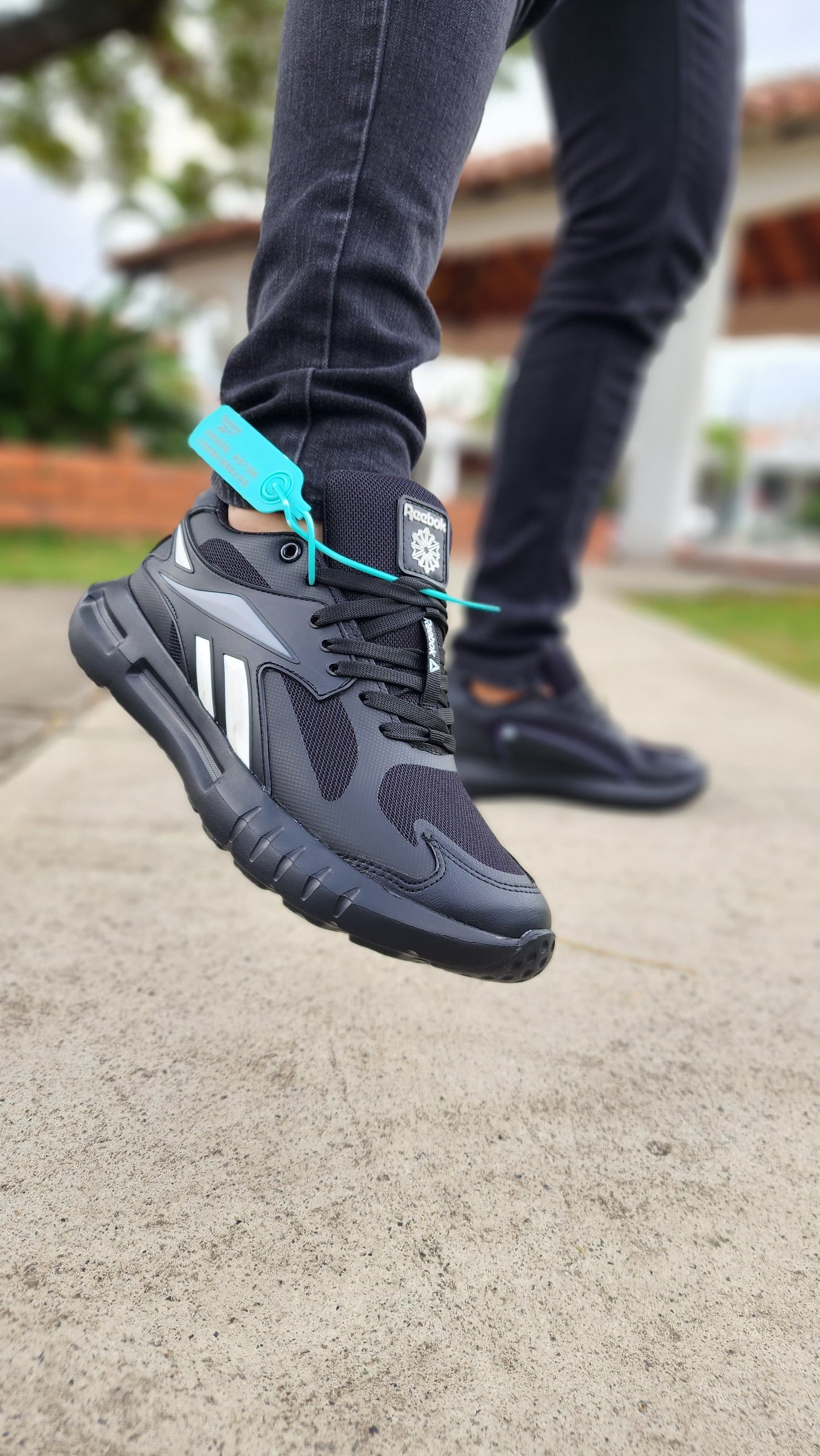 DEPORTIVO REEBBOOK ULTRALIVIANO + Regalo 3 pares de Medias
