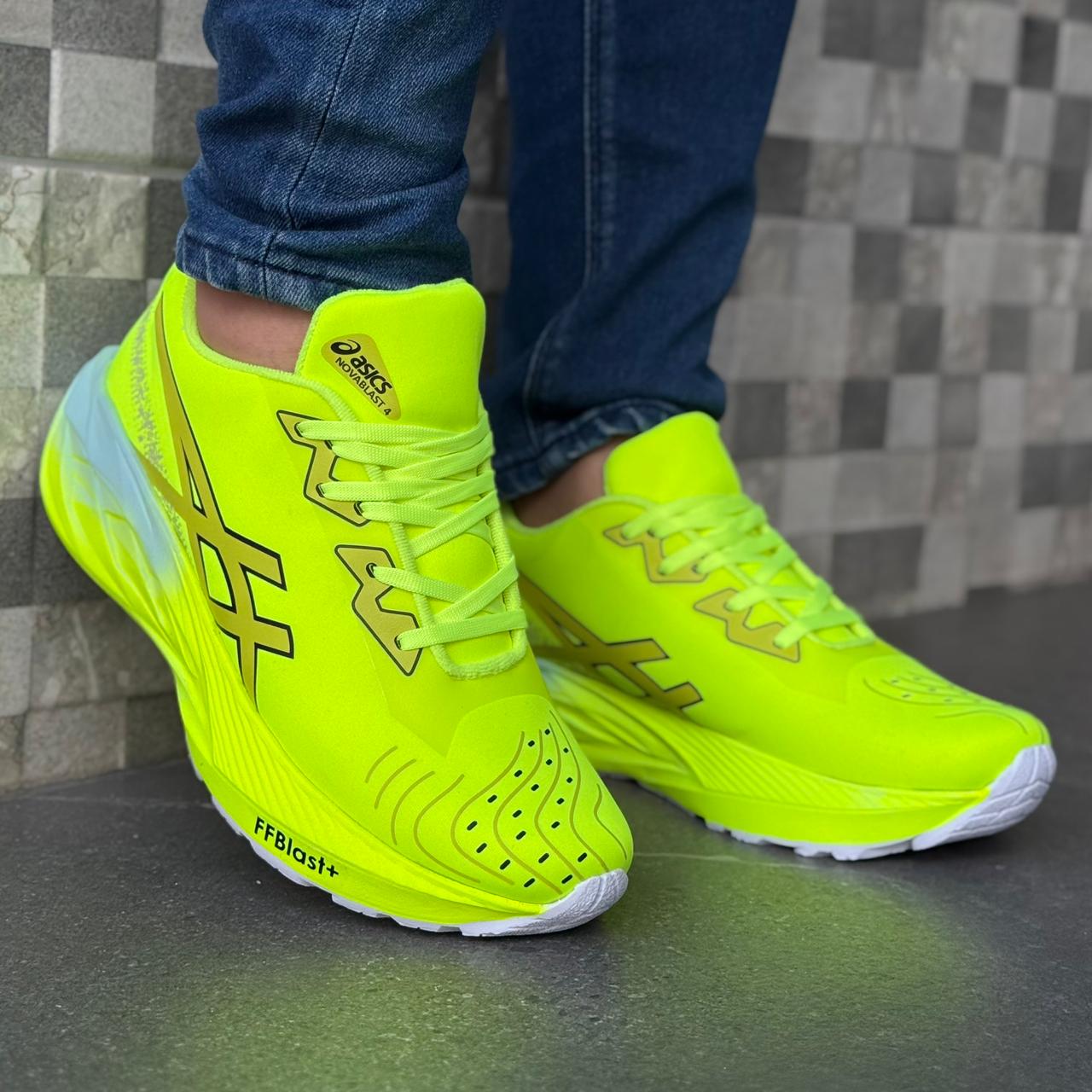ASICS NOVABLAST 4